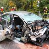 Verkehrsunfall schwer - Person eingeklemmt